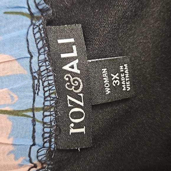 Plus Size Roz & Ali Floral Skirt - Picture 5 of 5